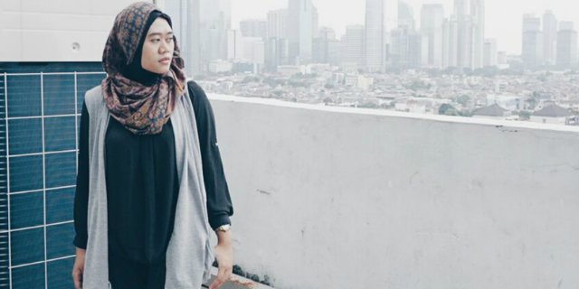 #HOTD: Simpel Trendi dengan `Vest` Uti Nantika