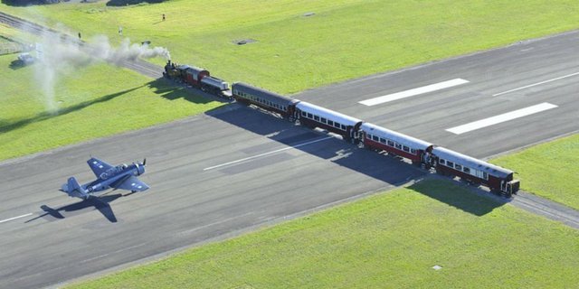Unik, `Runway` Bandara Berpotongan dengan Rel Kereta