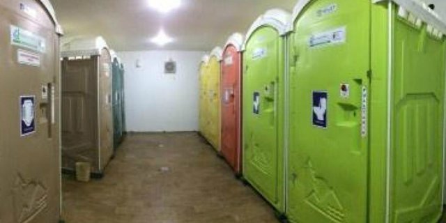 Toilet Berwarna Percantik Bandara Adisutjipto