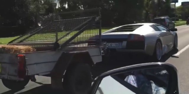 Heboh Video Lamborghini Tarik Kandang Kambing