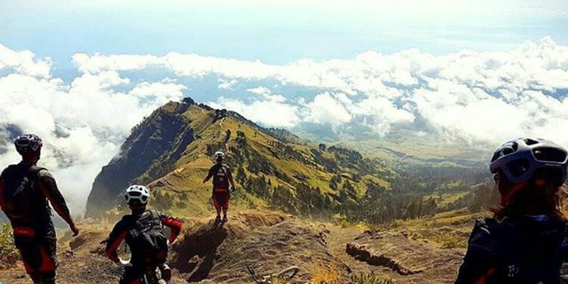 Pacu Adrenalin dengan Bersepeda di Atas Rinjani