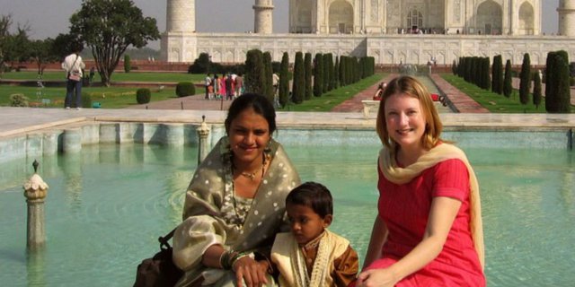 Pemerintah India Larang Turis Wanita Pakai Rok