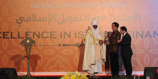 Terima Penghargaan, Ini Janji Jokowi untuk Keuangan Syariah RI
