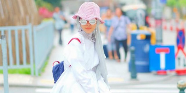 Iymel: Berani Bergaya Hijab Tabrak Warna? Contek Selebgram Ini