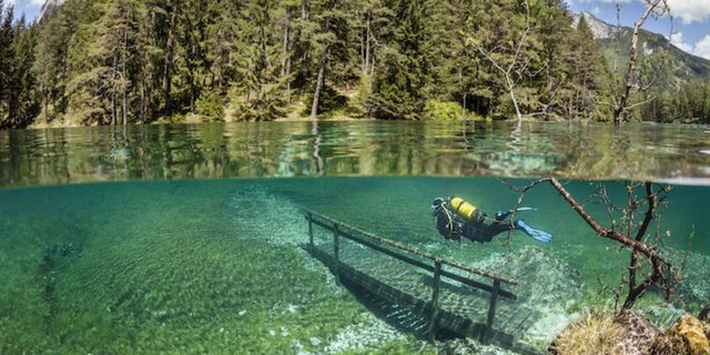 Aneh, Taman Ini Berubah Jadi Danau Indah Setiap Musim Panas