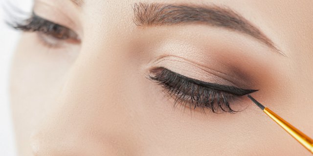 Tips Memakai EyeLiner Sesuai Bentuk Dream.co.id