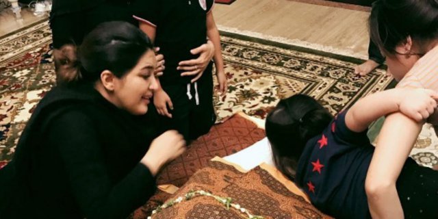 Bikin Nangis, Tulisan Ashanty untuk Mendiang Ibunda