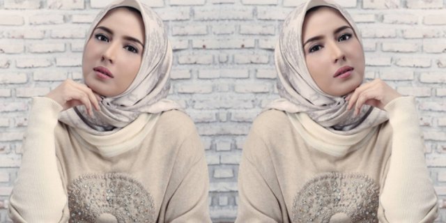 Perbaiki Mood dengan Busana Hijab Berkelir Cerah
