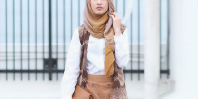 Tutorial Hijab Simple ala Dwi Handayani