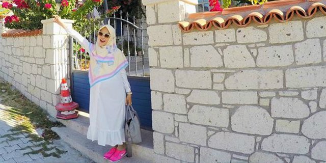 Ghaida Tsurayya: Tampil Syari dengan Nuansa Pastel