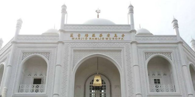 Ini Dia Masjid-masjid Indonesia yang Mirip Taj Mahal di India