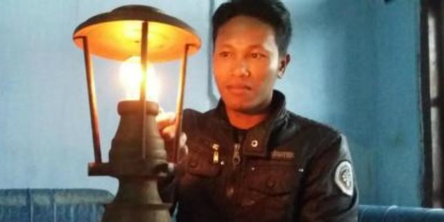 Lulusan SD Ciptakan Lampu Listrik Menyalakan Pakai Korek