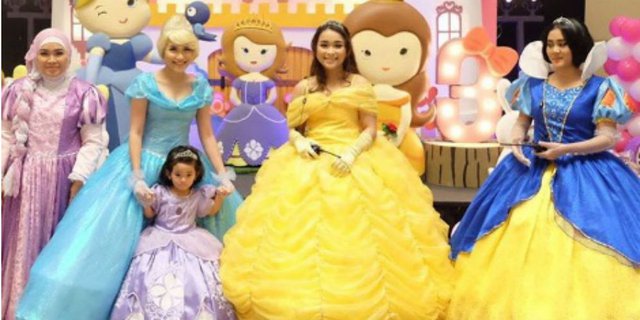 Ayu Ting Ting Gelar Ulang Tahun Mewah 'Princess' Bilqis