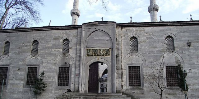 Melihat Keindahan Masjid Seribu Merpati di Turki