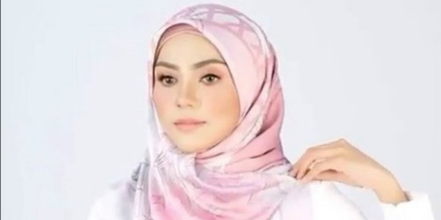 Tutorial Hijab Segiempat Nan Simpel