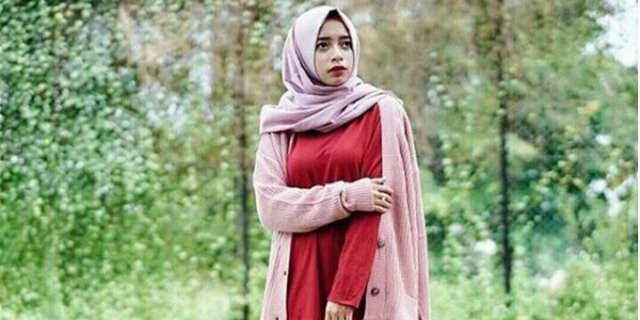 Inspirasi Padupadan Midi Dress untuk Hijaber