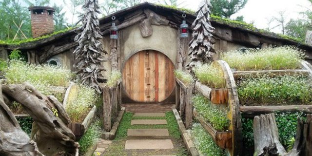 4 Rumah Hobbit di Indonesia yang Menanti untuk Kamu Kunjungi