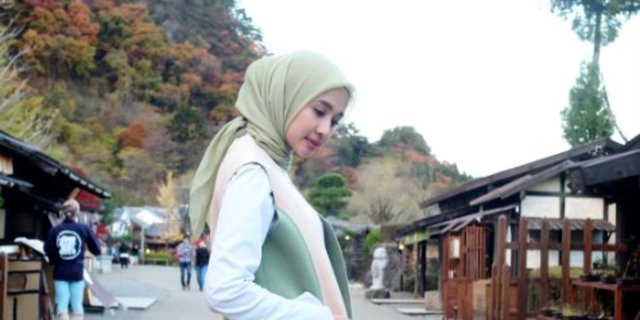 3 Langkah Membentuk Hijab Stylish dari Laudya Cynthia Bella