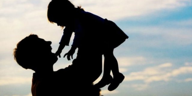 3 Perlakuan Ayah yang Terus Lekat di Ingatan Anak