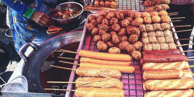 7 Destinasi dengan 'Street Food' Halal Terbaik