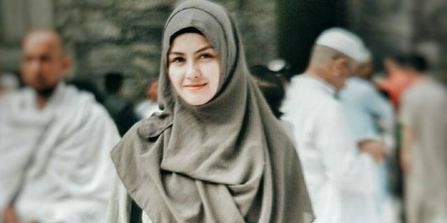 Tengok Gaya Hijab Segitiga Simpel Ala Revalina