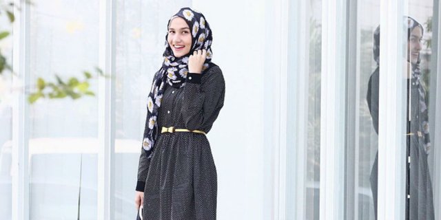 Cara Hijaber Dwi Handayani Tiruskan Pipi