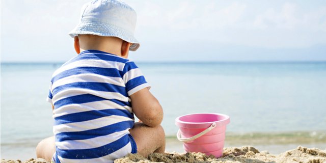 Bawa Bayi ke Pantai, Jangan Abaikan 5 Hal Ini