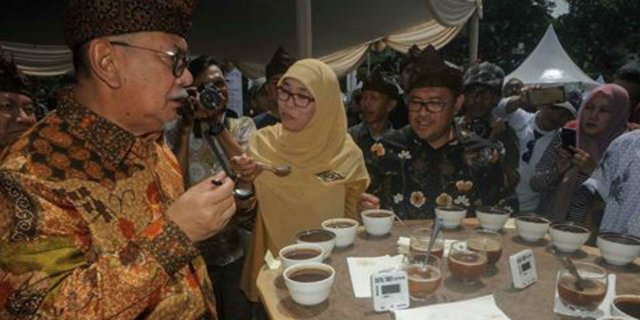 Ribuan Penikmat Kopi Kumpul di 'Ngopi Saraosna' Bandung