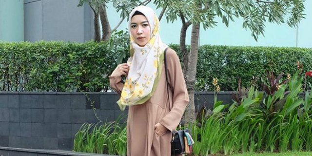 Tips Anti Kesandung Pakai Gamis dari Desainer Hijab