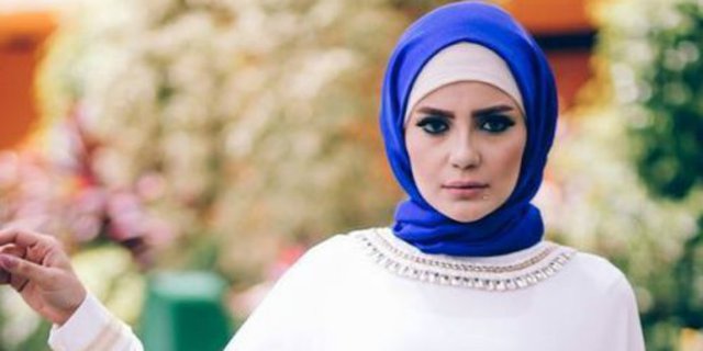 Kiat Pakai Jilbab untuk Hijaber Bertubuh Gemuk