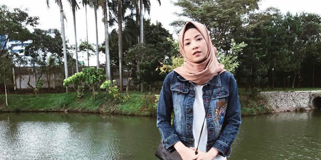 Pakai Hijab Simpel, Natasha Rizky Terlihat Seperti Anak SMA