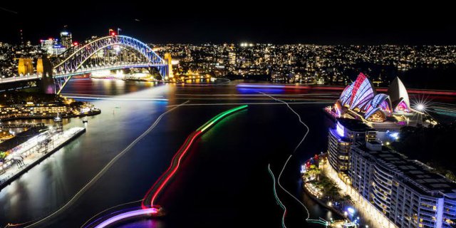 Qantas Tawarkan Penerbangan Gratis Nikmati Vivid Sydney, Mau?