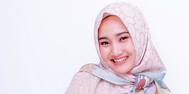 Koleksi Desainer Busana Muslim yang Sering Digunakan Fatin
