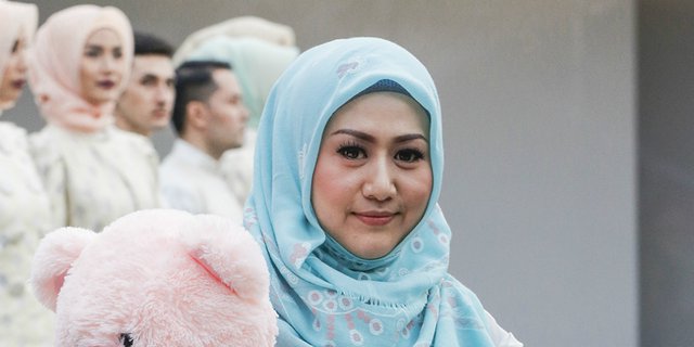 Dokter Gigi Ini Rambah Jadi Desainer Hijab