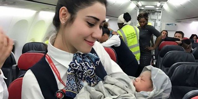 Lahir di Pesawat, Bayi Ini Dapat Hadiah Keliling Dunia Gratis