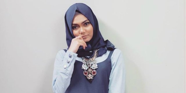 Bukti Penampilan Rina Nose Semakin Stylish Semenjak Berhijab