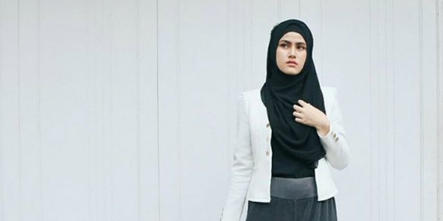 Inspirasi Memadukan Celana Palazzo untuk Busana Hijab