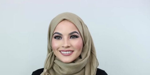 Tutorial Hijab Unik Pakai Cincin, Berani Coba?