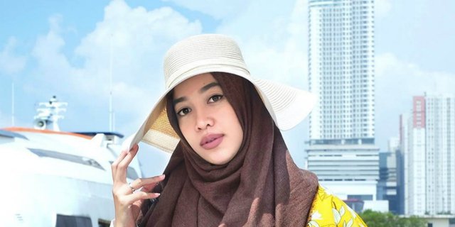 Tampil Percaya Diri dengan Outfit Berwarna Cerah, Kenapa Tidak