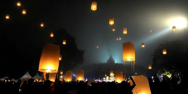 Luangkan Waktu, Nikmati Atraksi Pelepasan Lampion di Borobudur