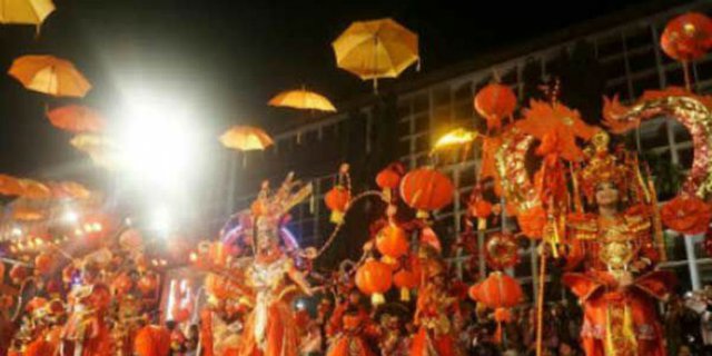 5 Negara Hebohkan Semarang Night Carnival 2017