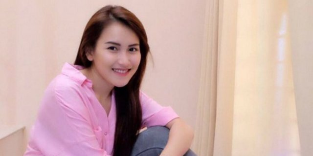 Bukan Abdul Rozak Ayu Ting Ting Akui Pria Ini Sebagai Ayahnya Dream Co Id