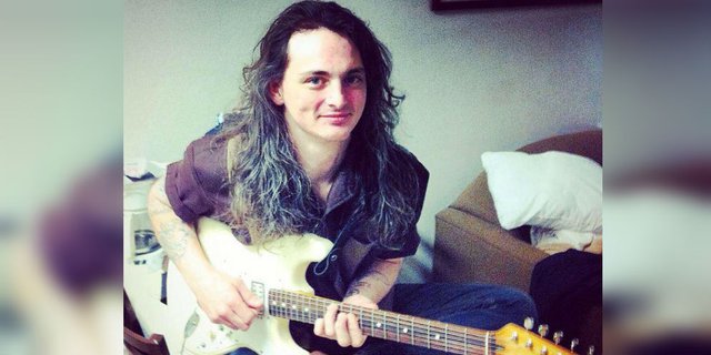 Gitaris Band Siarkan Langsung Aksi Bakar Diri di Facebook