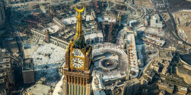 Melihat Menara Jam Terbesar di Kota Suci Mekah