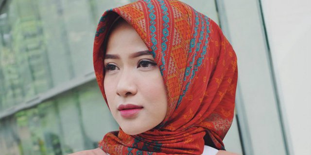 Hijab Tutorial Simpel nan Elegan ala Hijaber Cantik