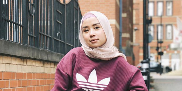 Inspirasi Padupadan Warna Netral untuk Busana Hijab