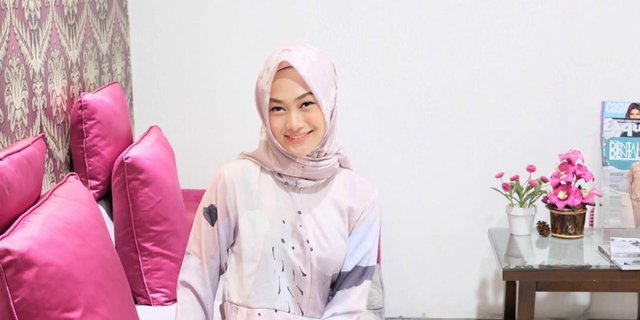 Cantiknya Gaya Hijab Indah Nada, Cocok untuk Sehari-hari
