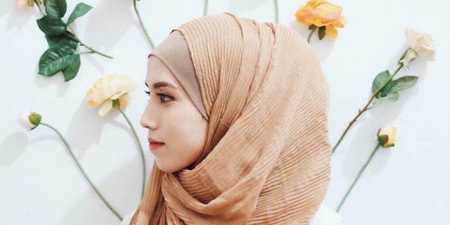 Yuk Tiru Gaya Hijab Pashmina yang Kekinian 