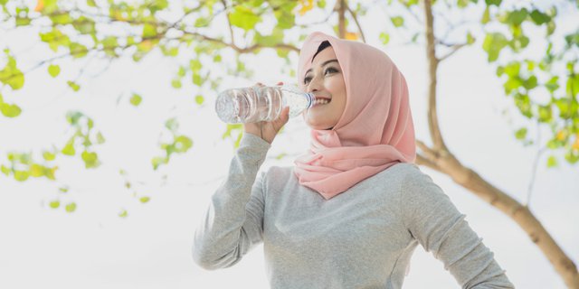 Manfaat Mengonsumsi Air Putih di Pagi Hari untuk Kecantikan