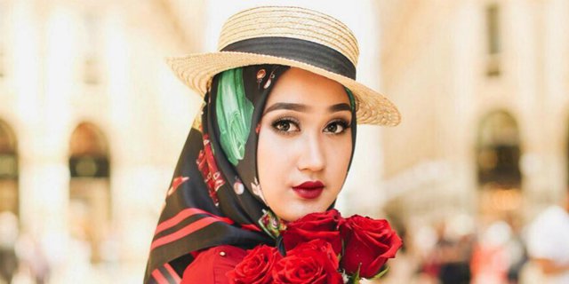 Kecerian Wajah dalam Balutan Hijab Ragam Motif